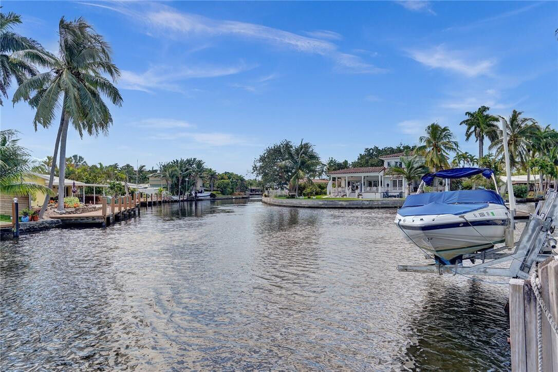 Property Photo:  2140 NE 19th Avenue  FL 33305 