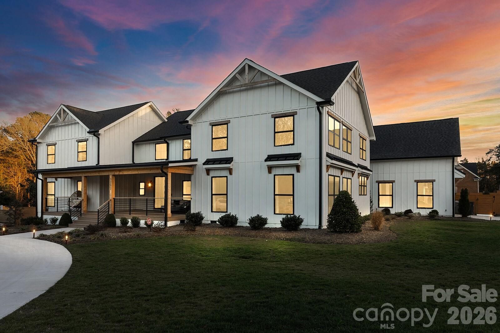 Property Photo: 3207 Broadfield Road NC 28226