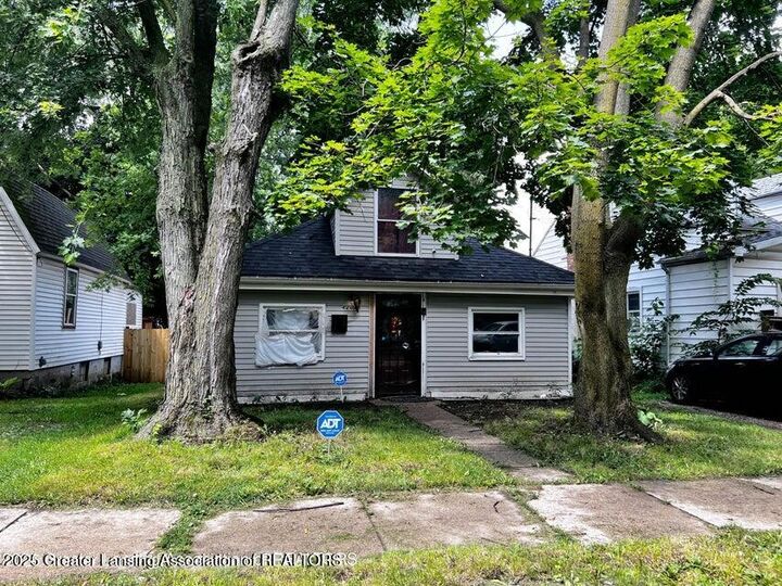 Property Photo: 426 S Francis Avenue MI 48912
