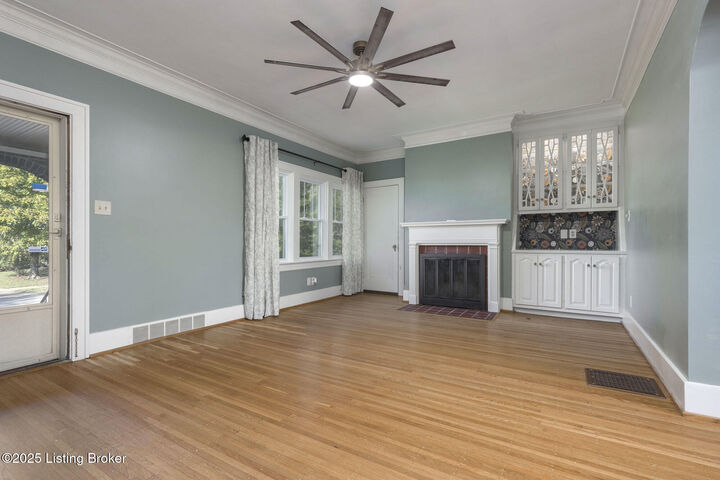 Property Photo: 419 Fairlawn Rd KY 40207