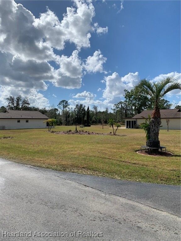Property Photo:  76 Venetian Parkway  FL 33852 