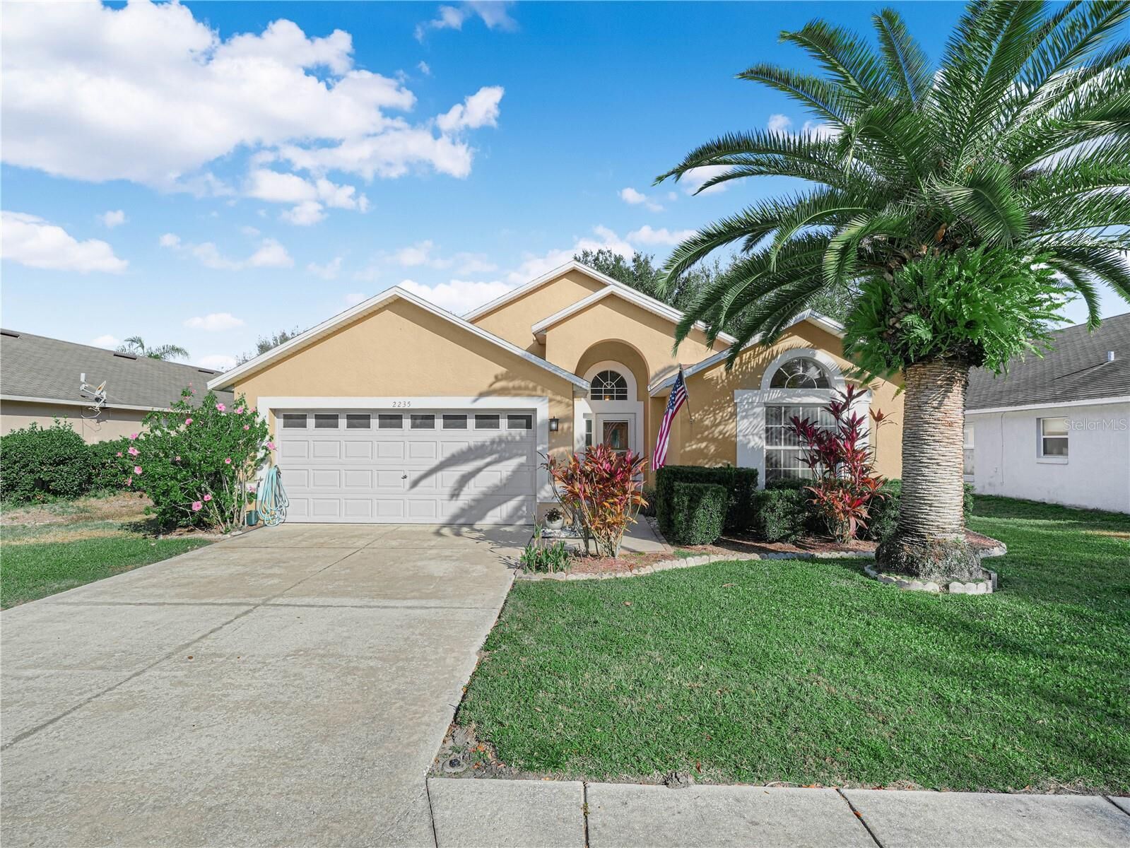 Property Photo:  2235 Hunters Greene Drive  FL 33810 