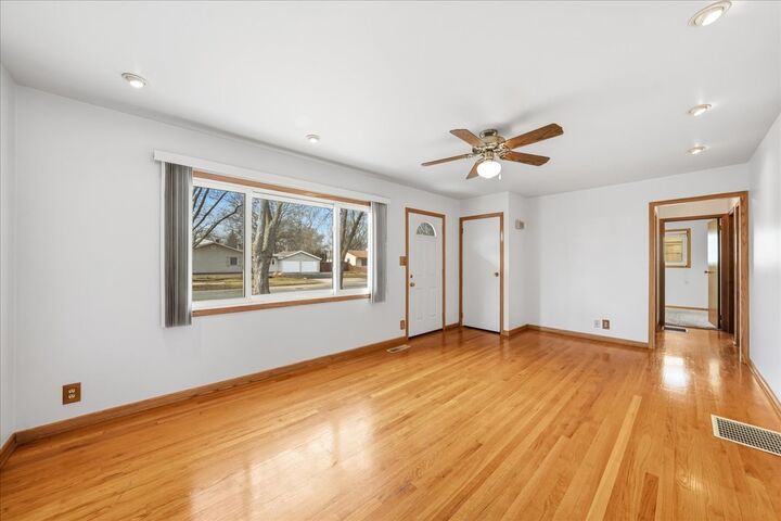 Property Photo:  900 Brentwood Drive  IL 60435 