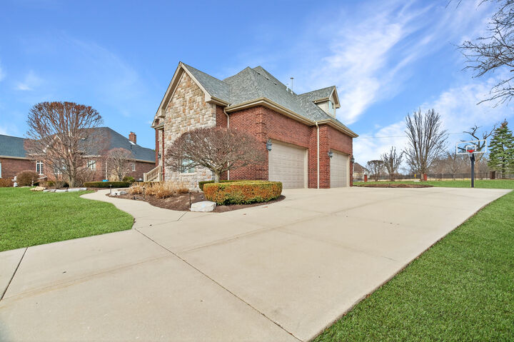 Property Photo: 11024 Marilyn Terrace IL 60467