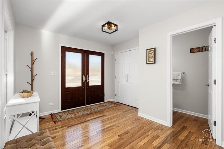 Property Photo:  2830 Lexington Lane  IL 60035 