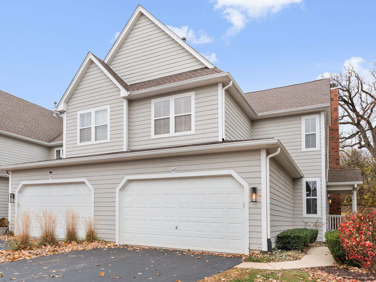 Property Photo:  60 Tanglewood Drive 60  IL 60137 