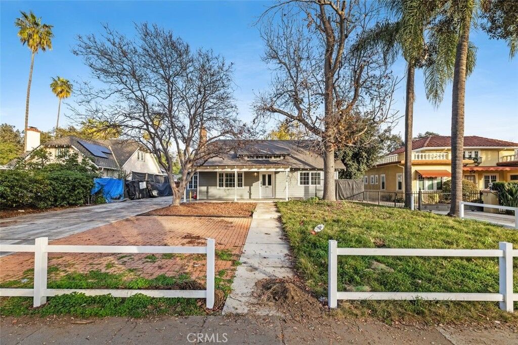 Property Photo:  376 S Hill  CA 91106 