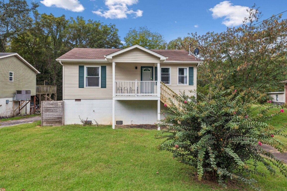 Property Photo:  1027 College Ave  TN 37209 