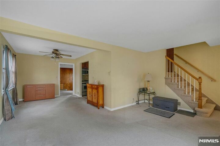 Property Photo:  90 Arnot Place  NJ 07652 