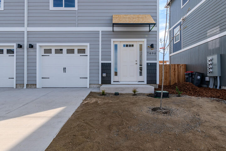 Property Photo:  7890 28th Street  OR 97503 