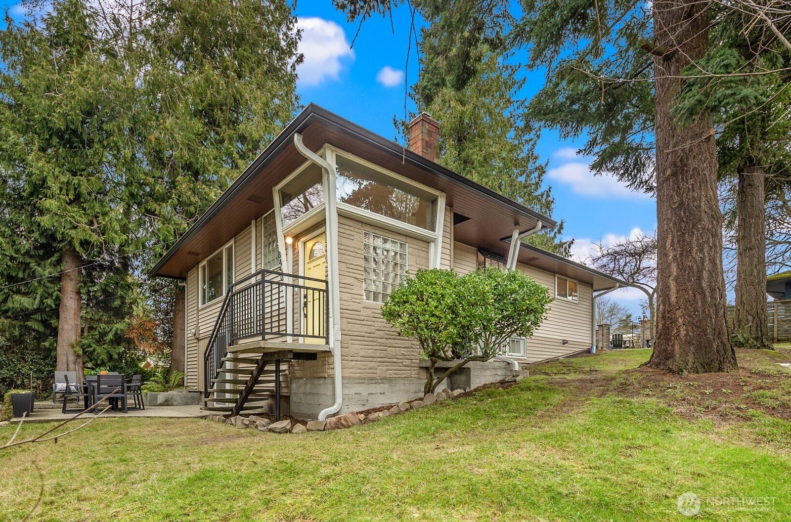 Property Photo: 8450 24th Avenue SW WA 98106