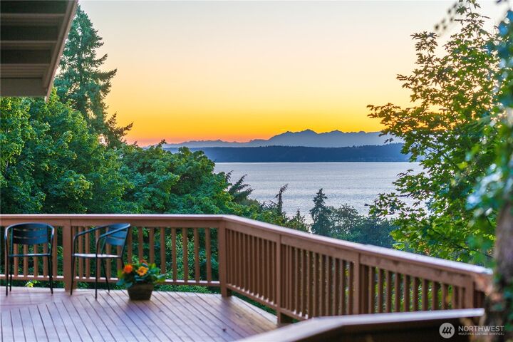 Property Photo: 28601 13th Avenue S WA 98003