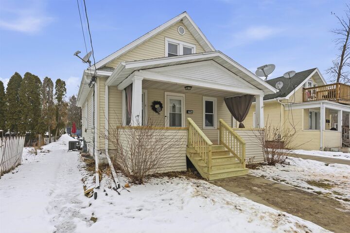 Property Photo: 208 Center Street WI 54956