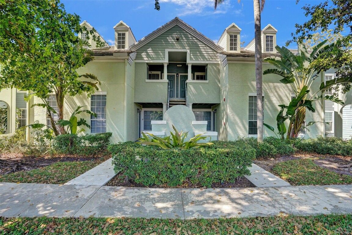 Property Photo: 1050 Crystal Way N FL 33444