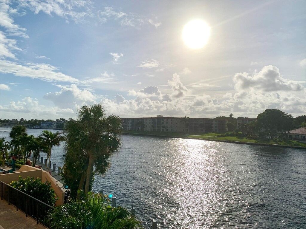 Property Photo:  1150 Hillsboro Mile 207  FL 33062 