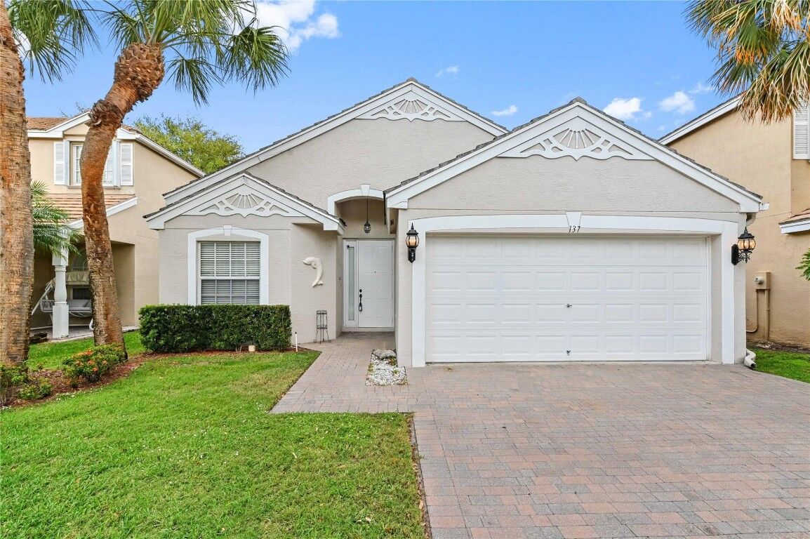 Property Photo:  137 Canterbury Place  FL 33414 