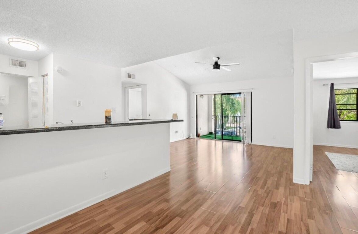 Property Photo:  530 S Park Road 22-11  FL 33021 