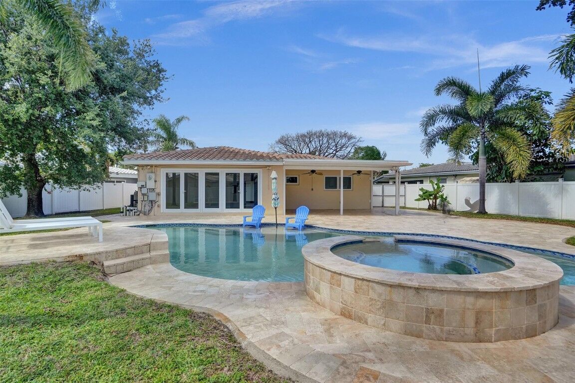 Property Photo:  800 NE 48th Street  FL 33334 