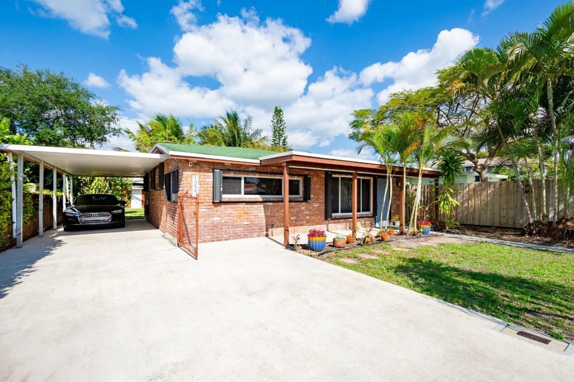 Property Photo:  1223 NW 1st Avenue  FL 33311 