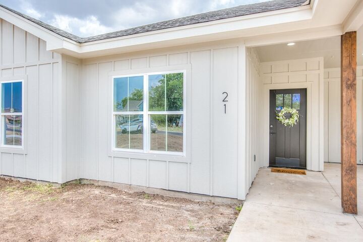 Property Photo:  21 W 20th St  TX 76903 
