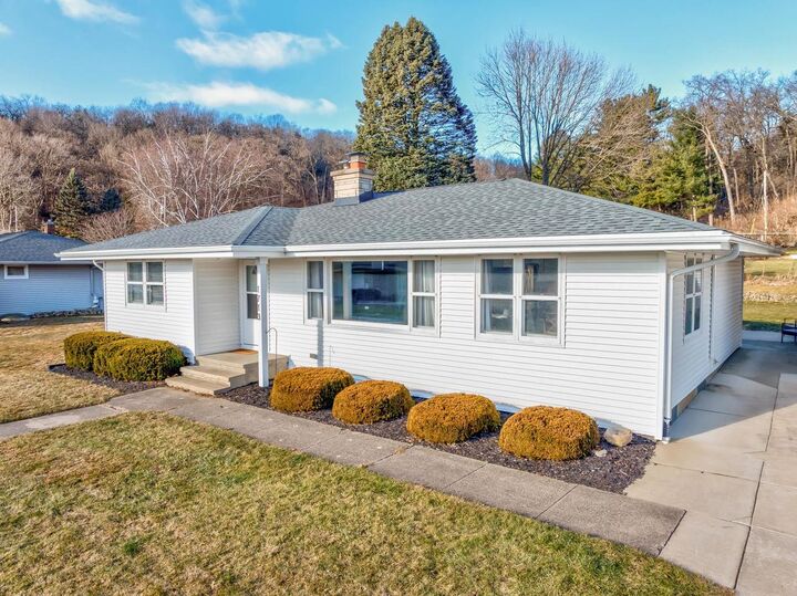 Property Photo:  1713 Cross Street  WI 53528 