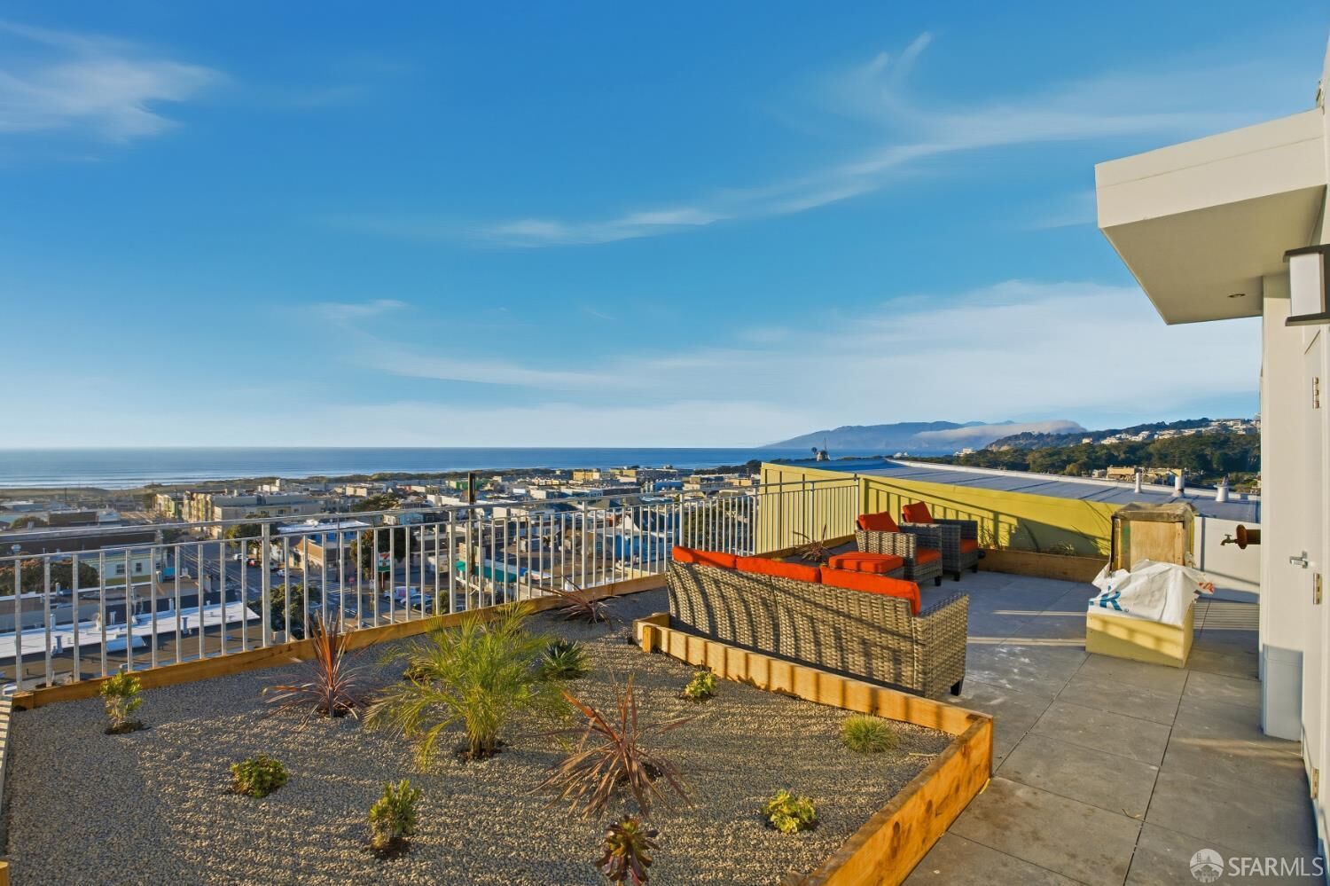 Property Photo:  3945 Judah Street 202  CA 94122 