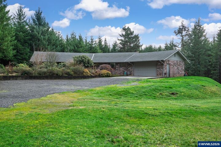 Property Photo: 27572 S Kinzy Rd OR 97023