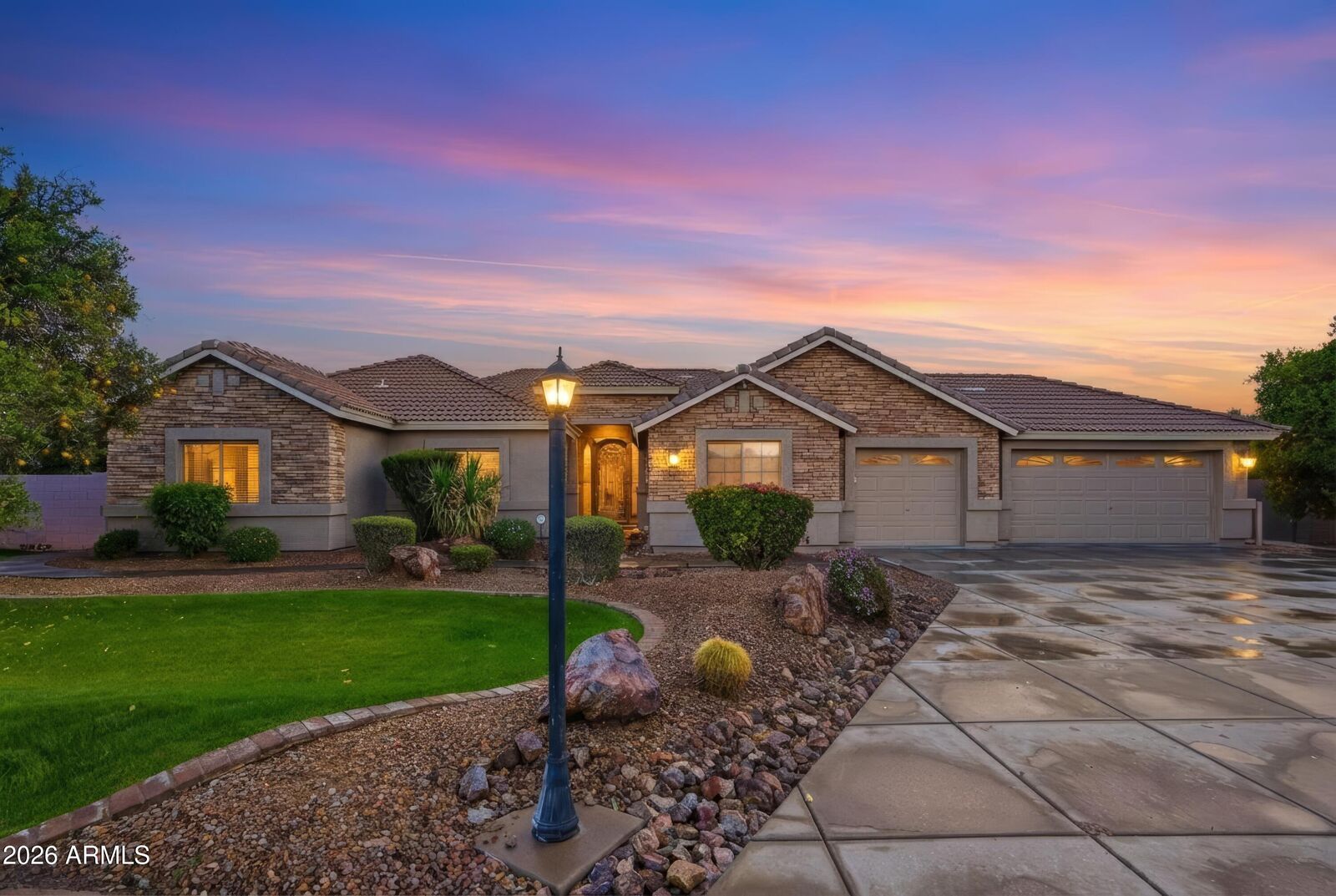 Property Photo: 4335 E Fox Circle AZ 85205