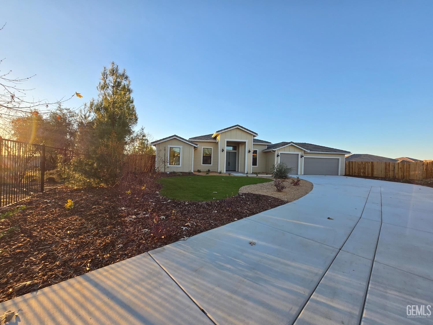 Property Photo:  12002 Marquise Drive  CA 93306 
