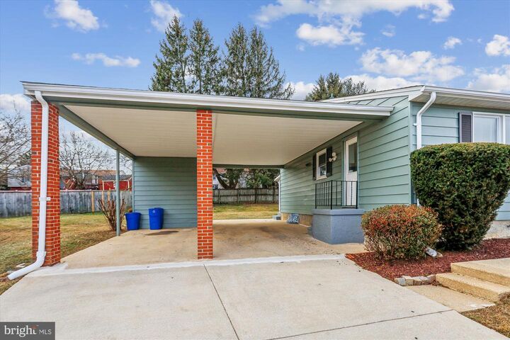 Property Photo:  7 Cedar Bluff Court  MD 21228 