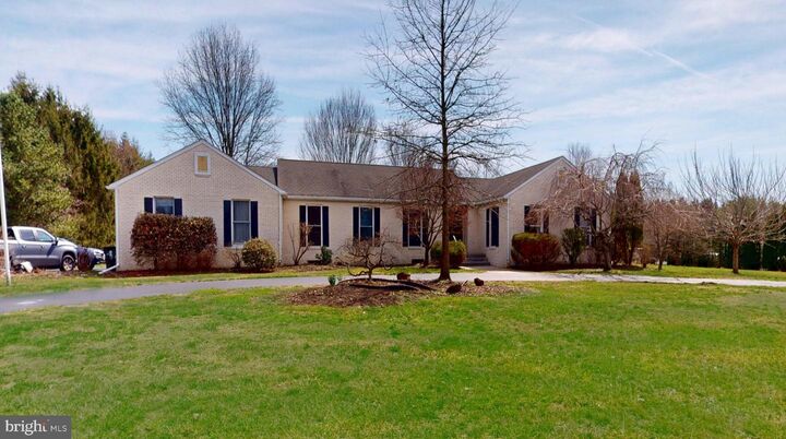 Property Photo:  5 Githens Lane  NJ 08048 