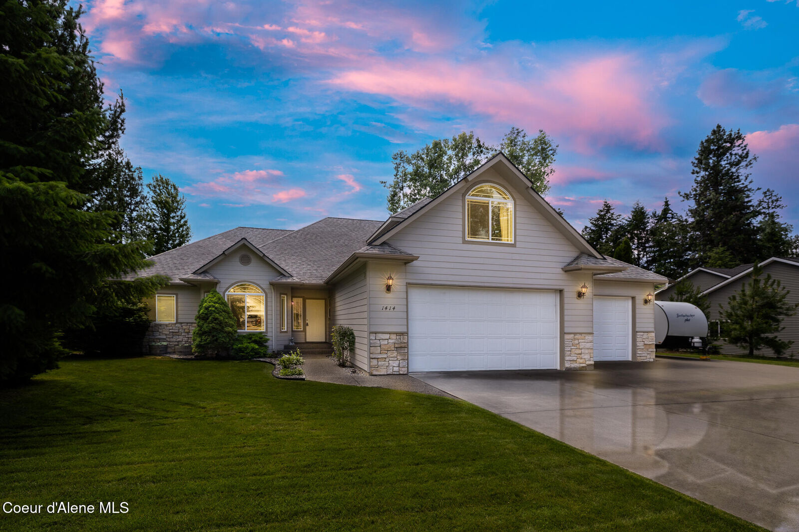 Property Photo:  1414 E Westdale Dr  ID 83835 