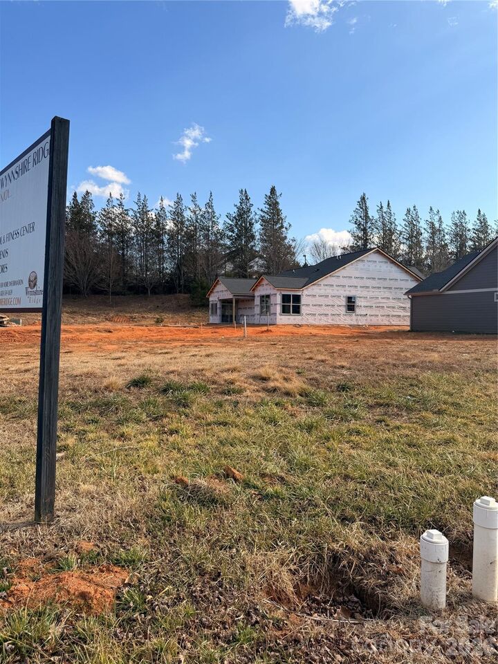 Property Photo: 829B Wynnshire Drive Lot 58 Unit B NC 28601