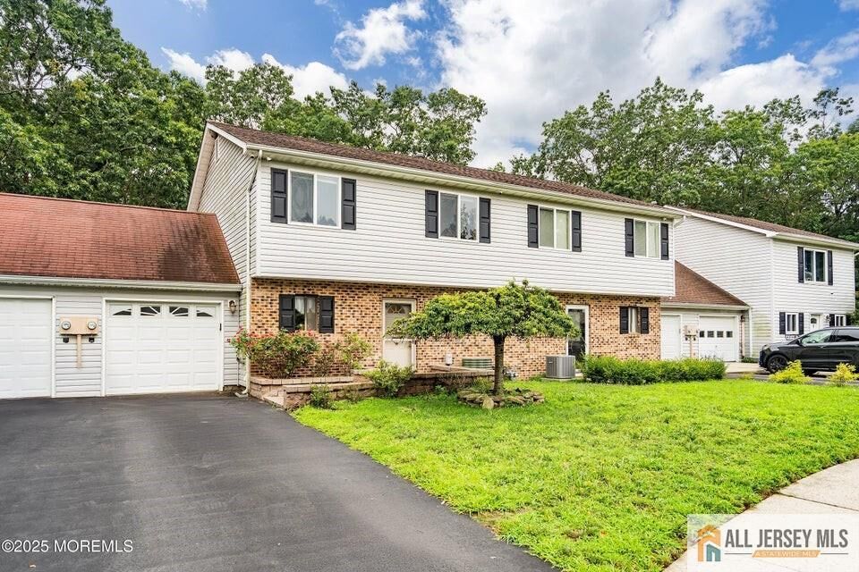 Property Photo:  11 Desiree Court  NJ 07731 