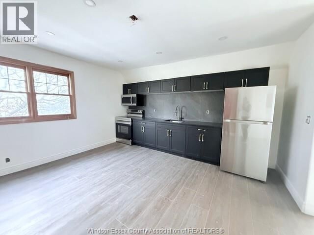 Property Photo:  691 Ouellette Avenue 8  ON N9A 4J4 