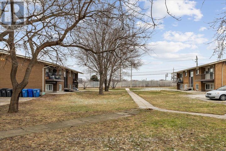 Property Photo:  2350 Queensway Drive 3  ON L7R 3T3 