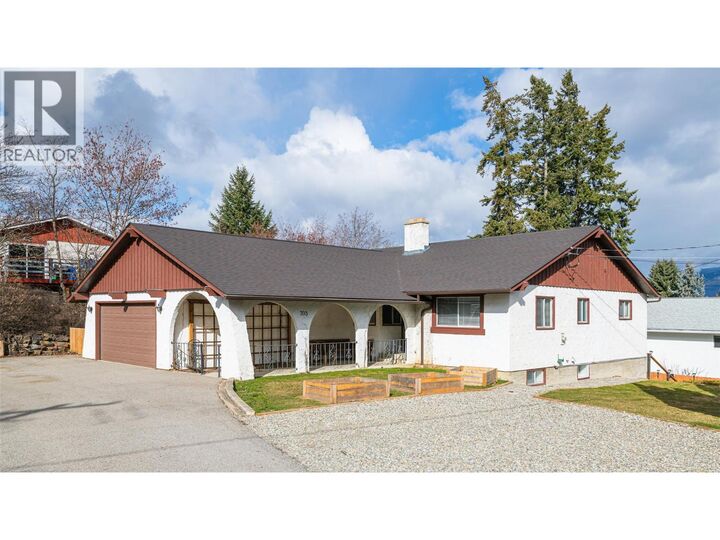 Photo de la propriété:  703 11th Avenue North  BC V0B 1G4 