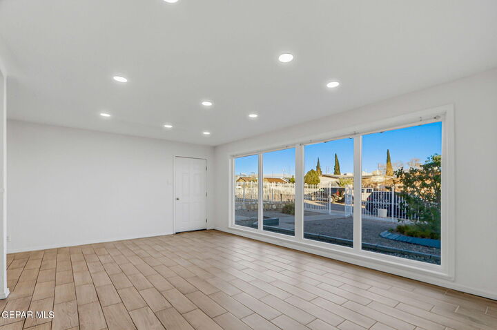 Property Photo:  827 Chile Place  TX 79903 