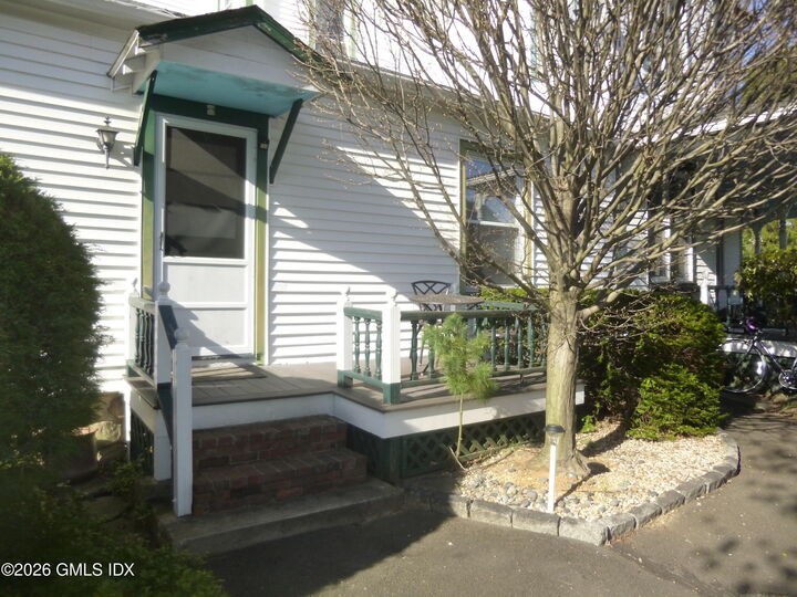 Property Photo:  90 Riverside Avenue 1  CT 06878 