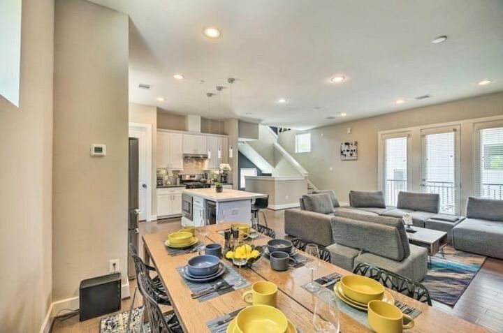 Property Photo:  2403 Everett Street C  TX 77009 