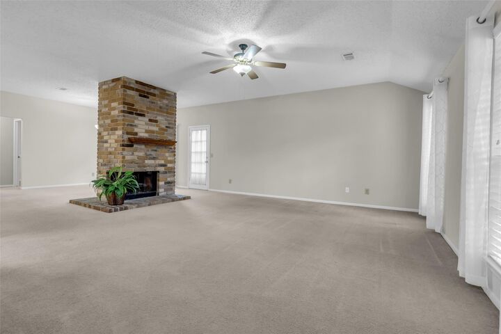 Property Photo:  10 Treadwell Place  TX 77381 