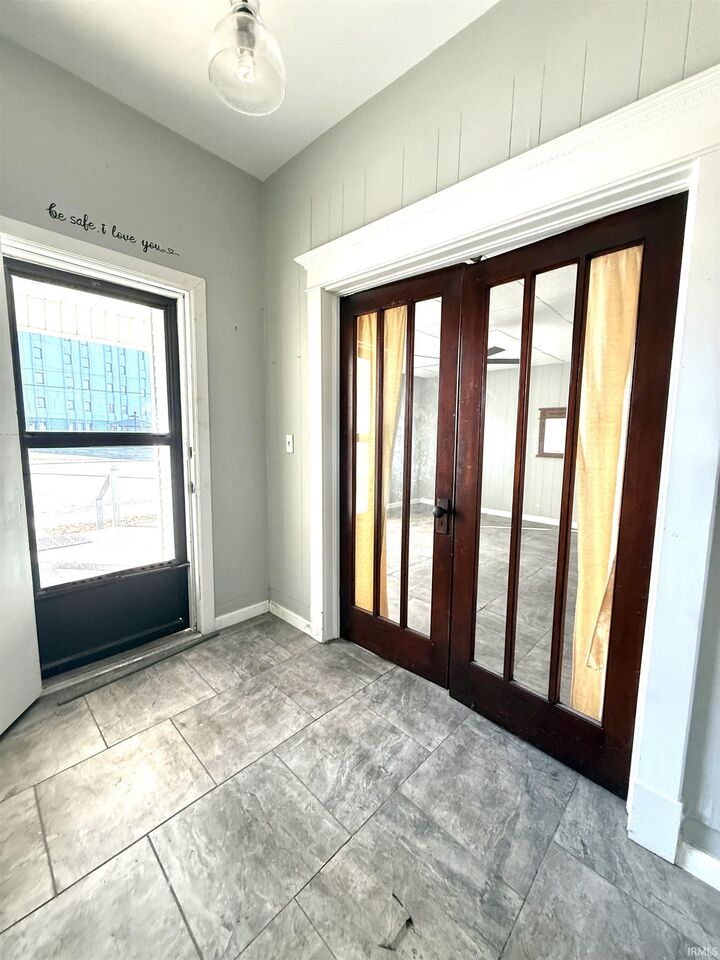 Property Photo:  1021 W Franklin Street  IN 47710 