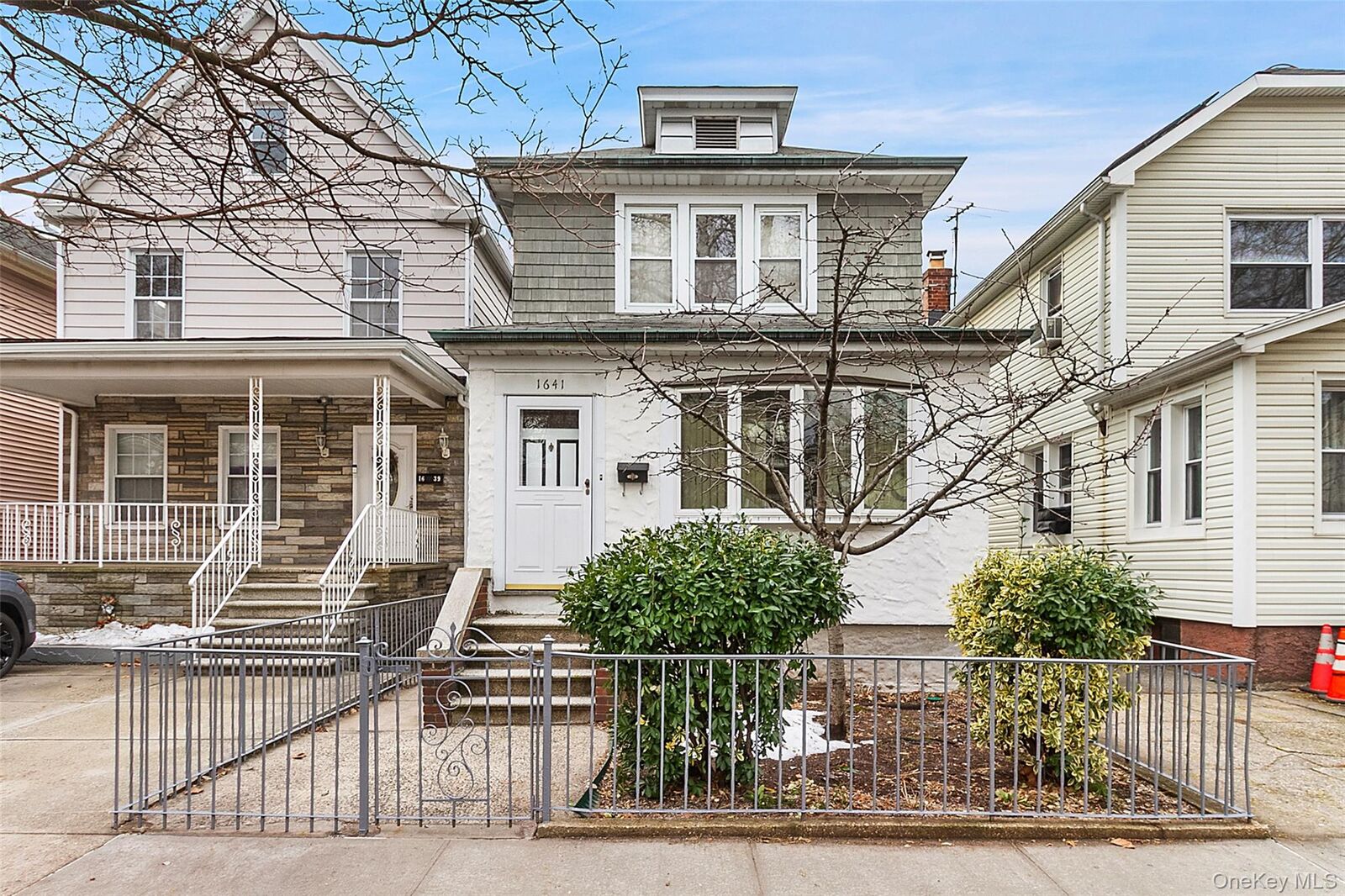 Property Photo:  1641 Hone Avenue  NY 10461 