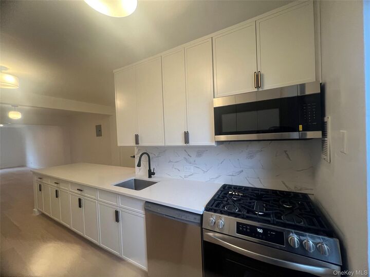 Property Photo: 445 W 240th Street 2F NY 10463