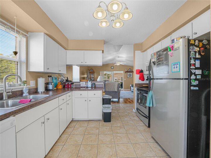 Property Photo:  726 17th Street NE  FL 33881 