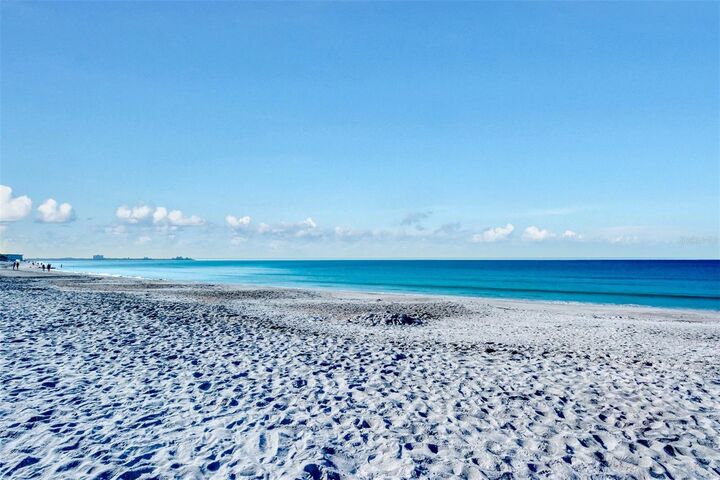 Property Photo:  800 Benjamin Franklin Drive 202  FL 34236 