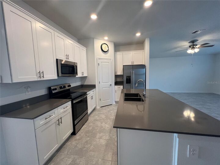 Property Photo:  688 Silver Palm Drive  FL 33844 