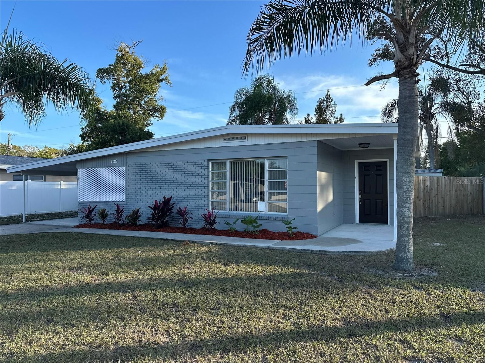 Property Photo:  708 Lakewood Avenue  FL 33613 