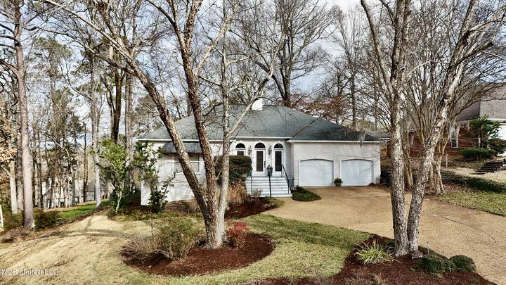 Property Photo:  112 Newport Circle  MS 39056 