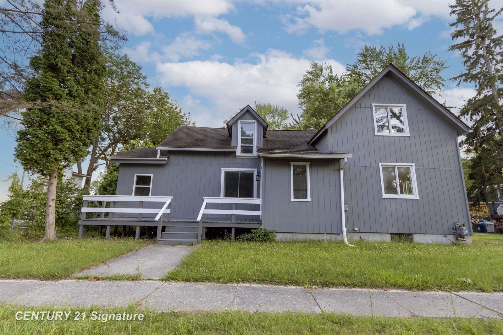 Property Photo: 611 W 2nd Street MI 48650